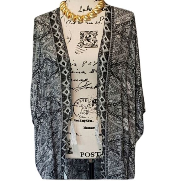 Lightweight Cover Up / Kimino With Tassels - Picture 1 of 7